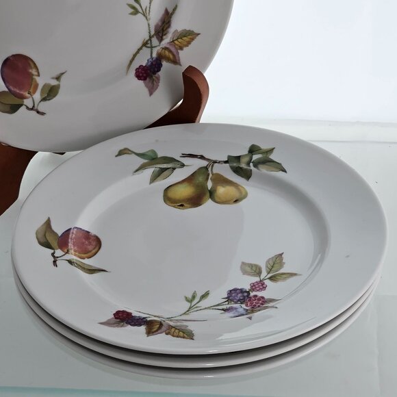 4 Royal Worcester Evesham Dessert Salad Plates 8" fruits & vegetables vtg flaw - Picture 7 of 12